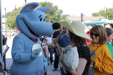 Emotional Connections: How Mascots Welcome and Interact on an Authentic Level